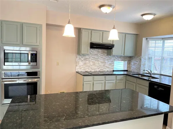 8406 Lake Crystal Dr, Houston, TX 77095