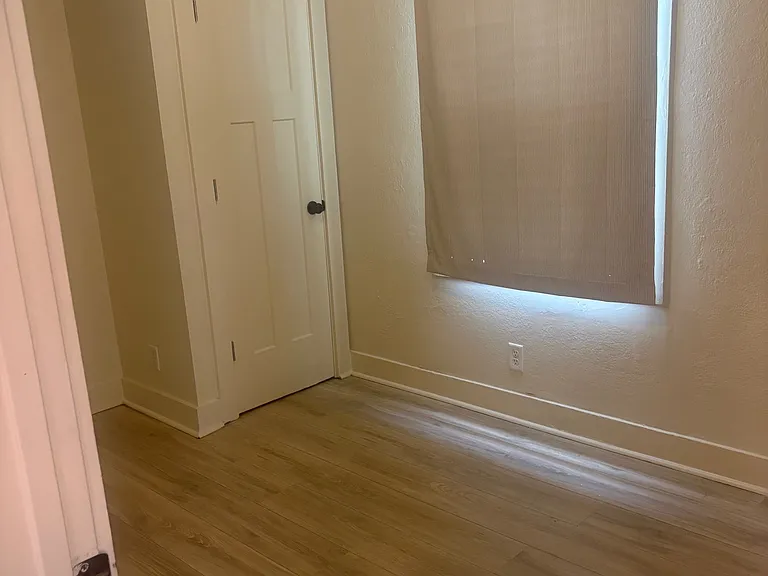 2748 E Surrey Dr — Photo 6