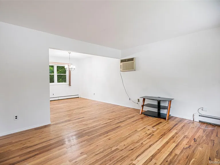 39 Wolfhollow Rd — Photo 6