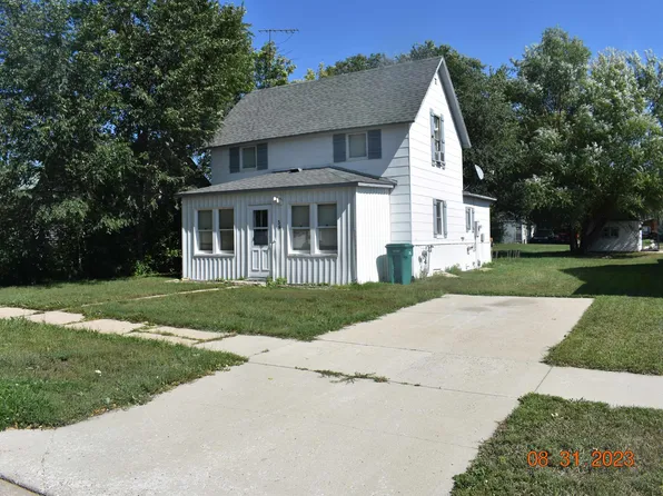 36 2nd St NE, Garrison, ND 58540