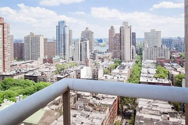 Sold by ROOM Real Estate | media 3
