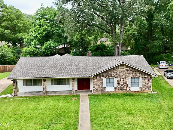3rd image of 1206 Dartmoor Dr