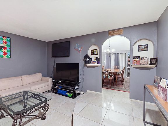 4th image of 5915 Black Maple Ln
