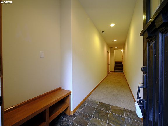 3rd image of 605 NE 84th Cir