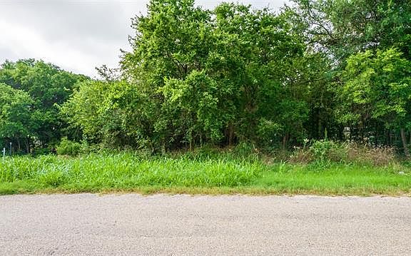5th image of 913 Huron Dr