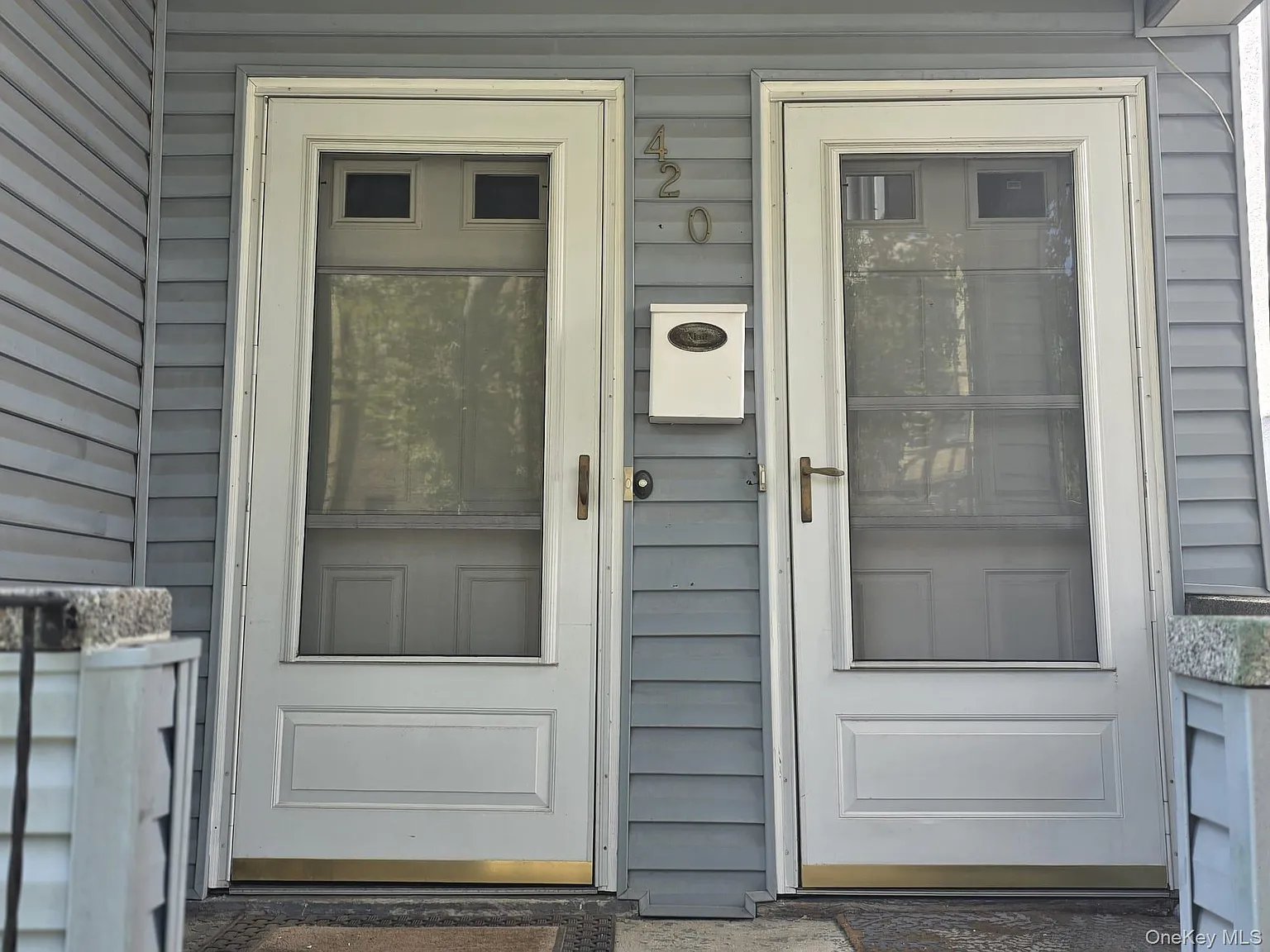 3 bed, 1.0 bath, 1100 sqft, $3,300 — Photo 2