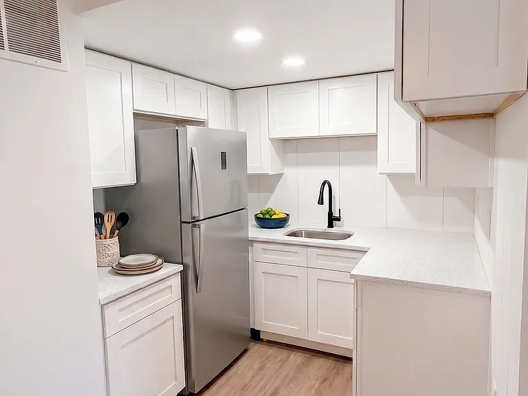 11035 S Keating Ave — Photo 4