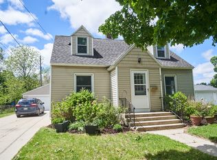 374 Lincoln Ave, Holland, MI 49423