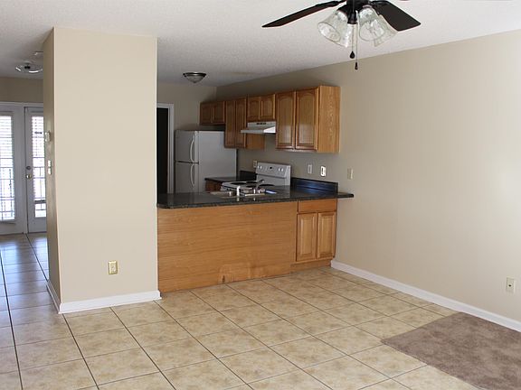3rd image of 2529 Hilltop Dr APT 3