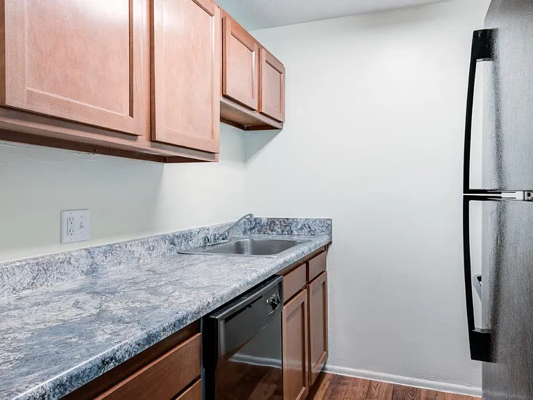 Lakeshore Drive Apartment Homes — Photo 5