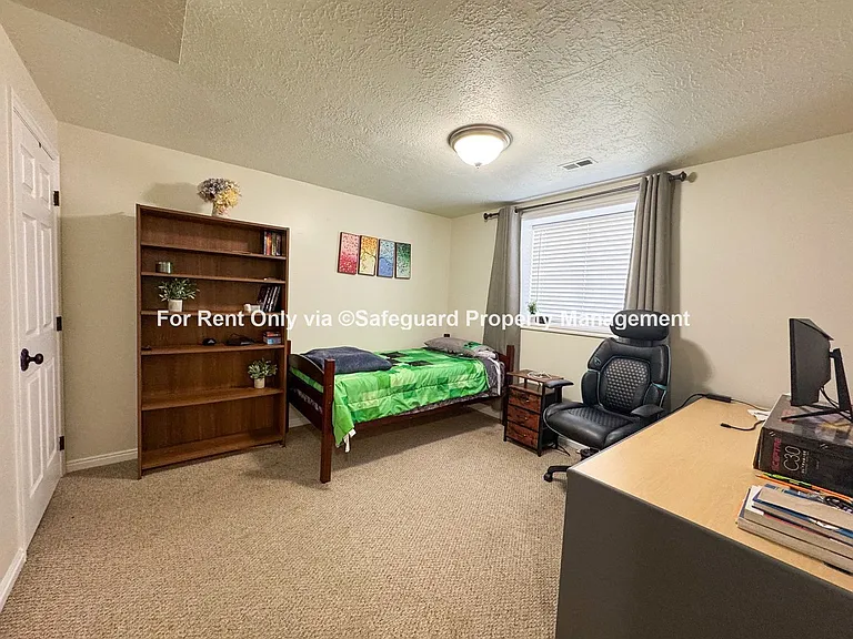 15052 S Manilla Dr — Photo 13