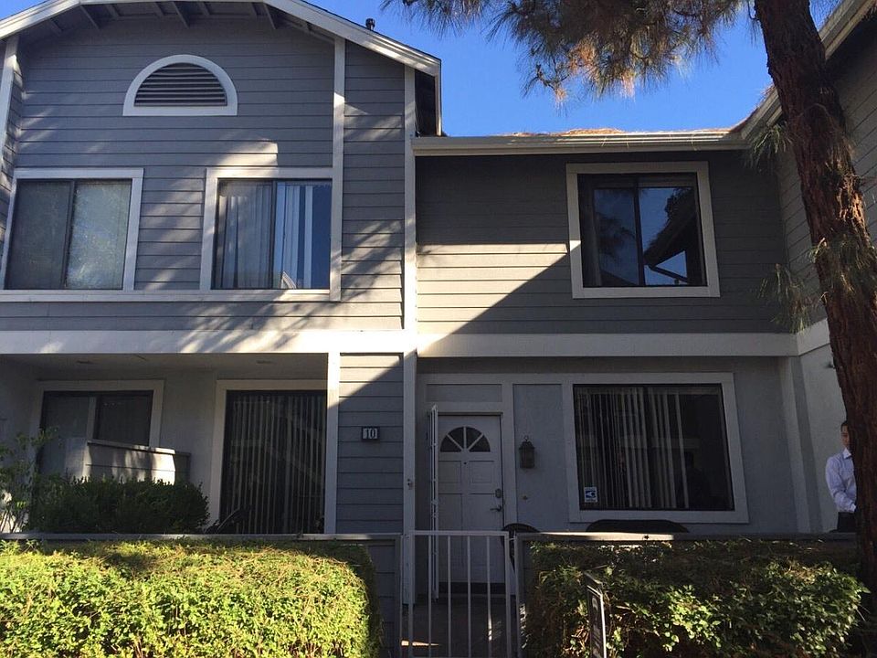 Front - 2 story Townhouse - NO one above or below.