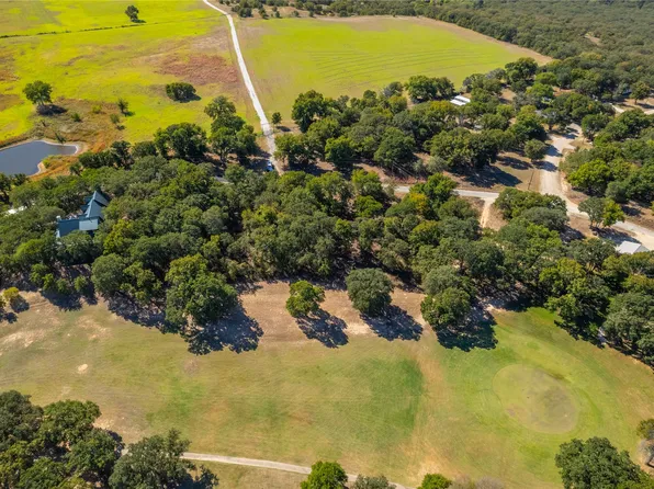 120 W Huron Cir, Nocona, TX 76255