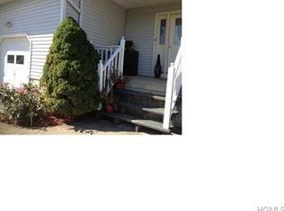 10 Sunrise Dr, Johnson, NY 10933