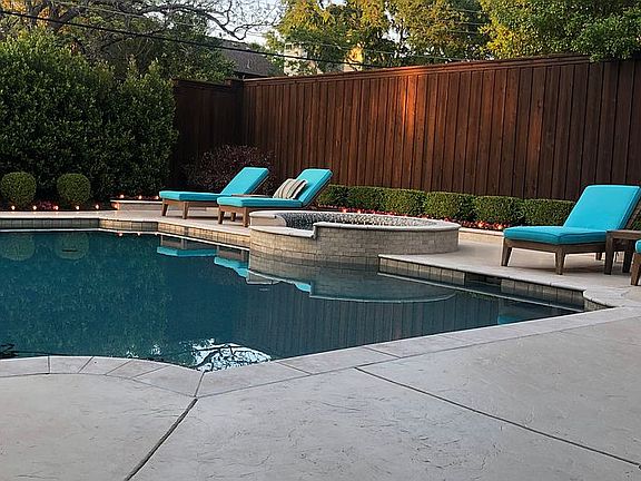 3rd image of 6715 Woodland Dr