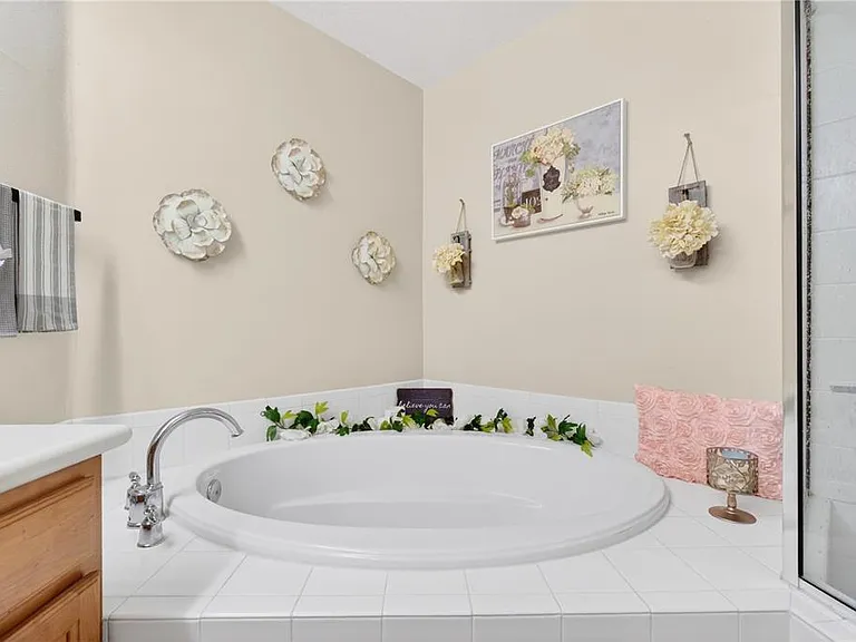 852 Lantern Way — Photo 32
