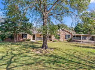 245 Rustic Oaks Dr, Bryan, TX 77808