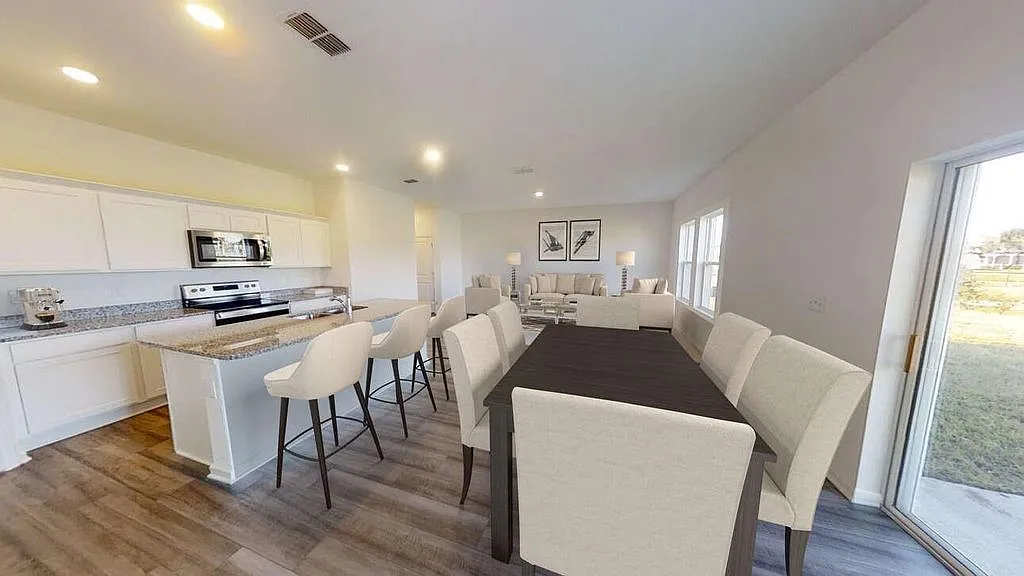 4 bed, 2344 sqft, $2,400 — Photo 3