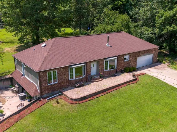 333 Blue Moon Rd, Carbondale, IL 62903
