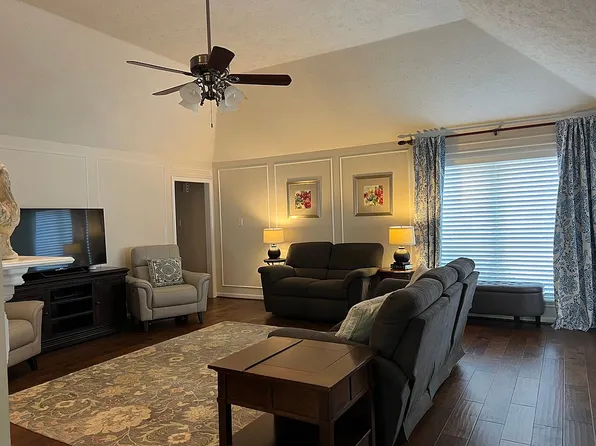 15718 Echo Lodge Dr, Houston, TX 77095