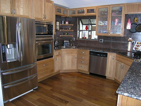 Fully Remodeled Kitchen