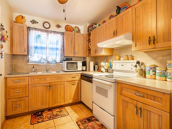 2nd image of 2601 S Roosevelt Blvd APT 208A