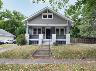 319 26th Avenue Ct, Moline, IL 61265