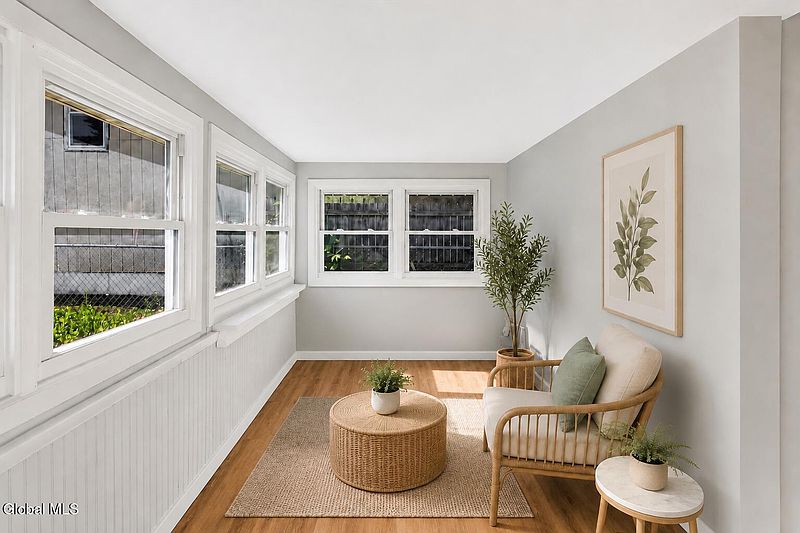 4th image of 1379 Evergreen Avenue