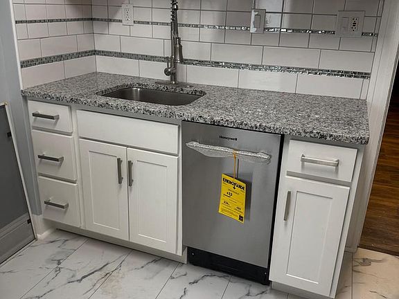 3rd image of 3631 Roberts Pl