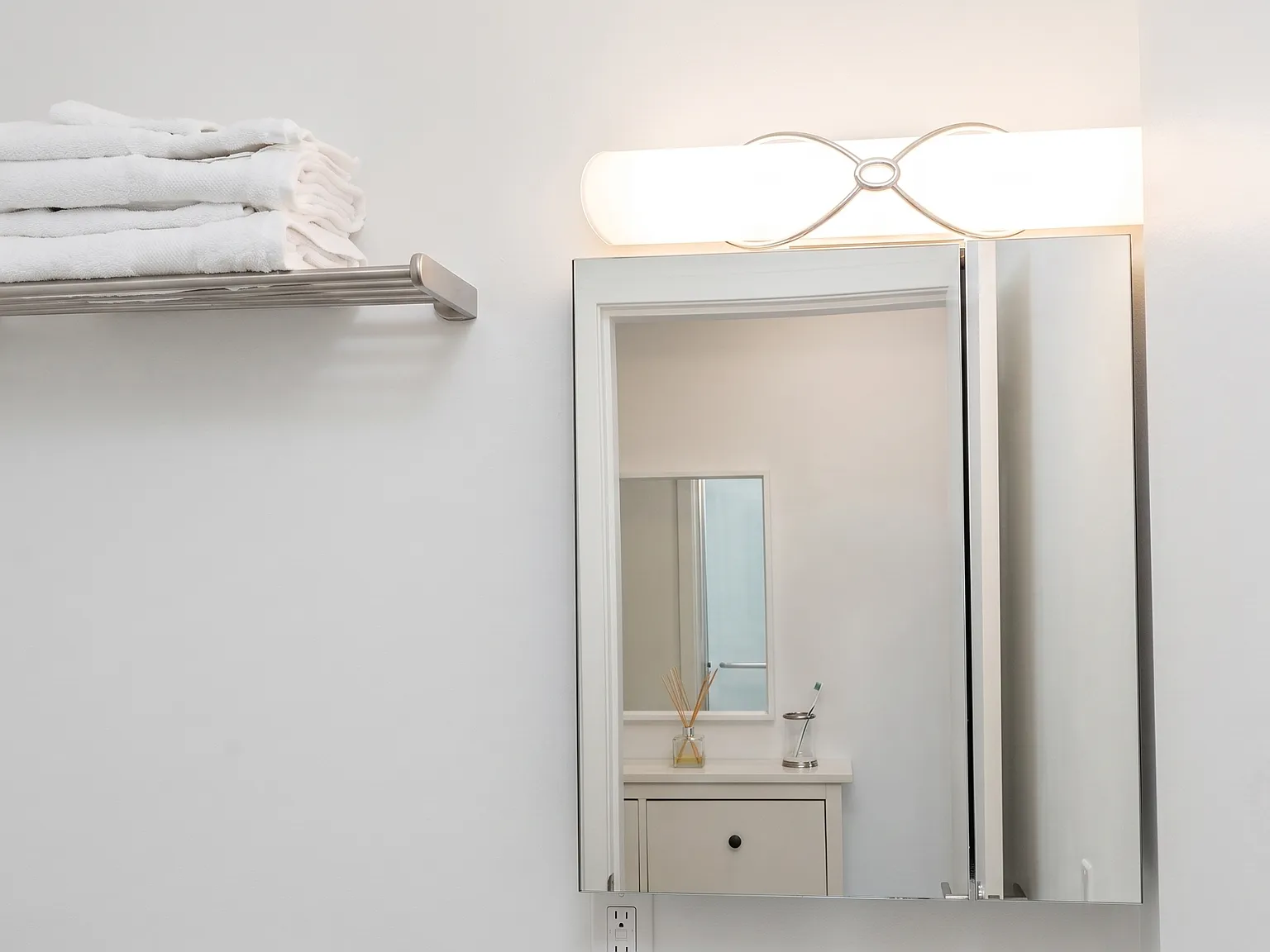 1 bed, 700 sqft, $1,800 — Photo 2