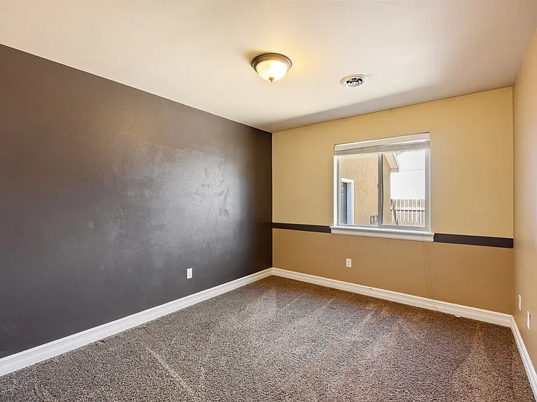 547 S Bayside St — Photo 21