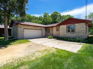 1519 3rd St, Camanche, IA 52730