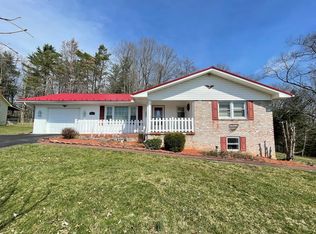 301 Timber Hill Dr, Princeton, WV 24739
