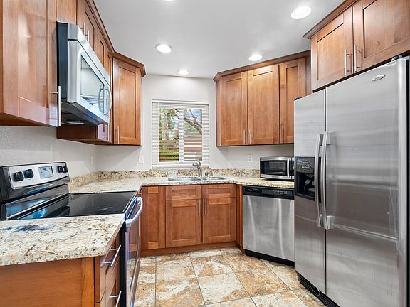 5th image of 1012 Cedar Gables Dr