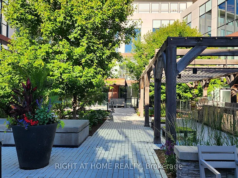 20 Fred Varley Dr #210 — Photo 39