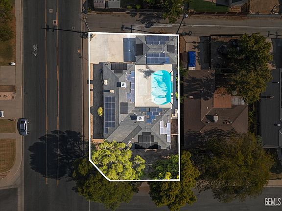 3rd image of 3913 Crescent Dr