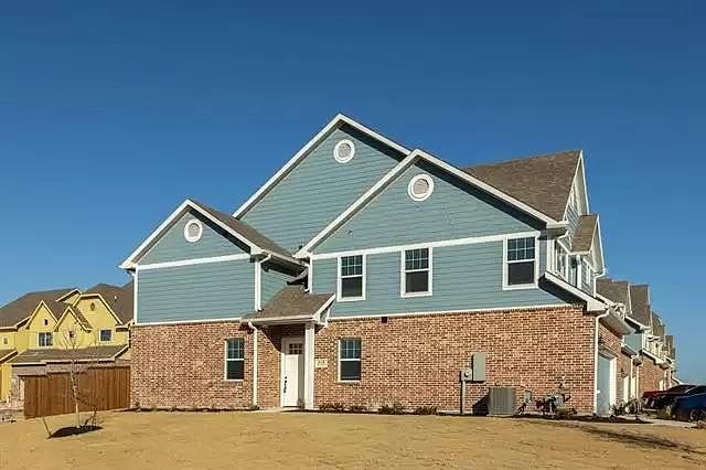 1st image of 618 Emily Ln