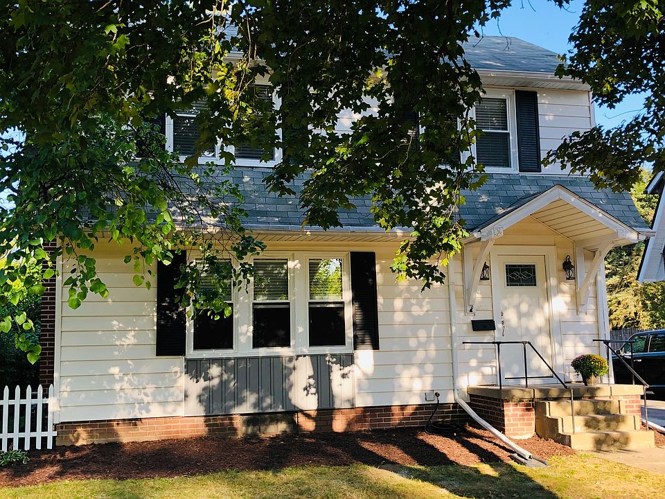1st image of 214 Gratiot Ct