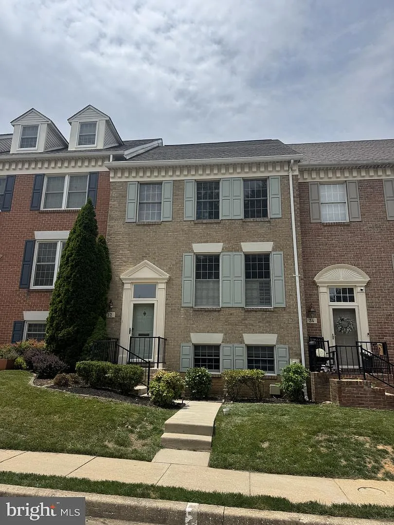 3 bed, 2.5 bath, 2150 sqft, $3,100 — Photo 1