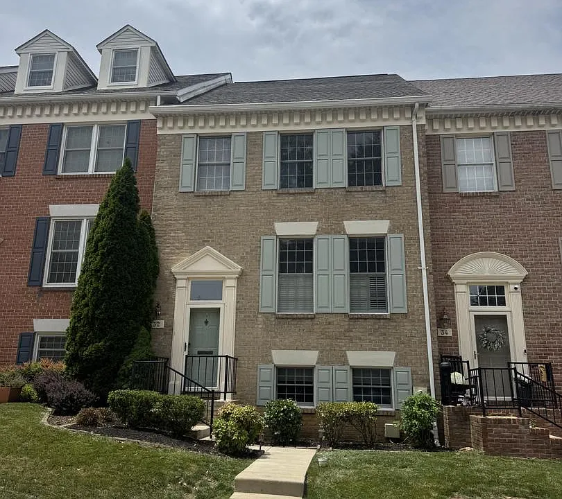 32 Alderman Ct