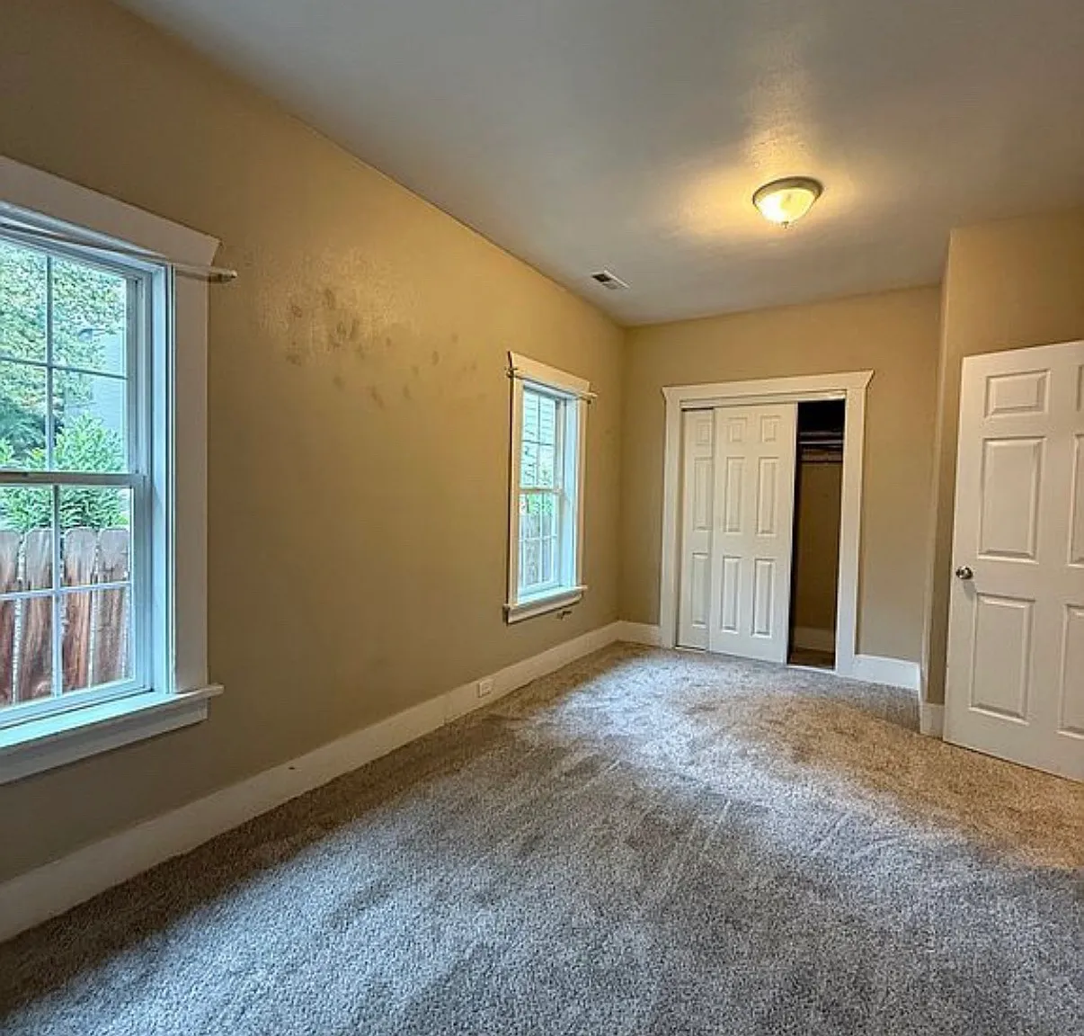 1021 Park Ave — Photo 4