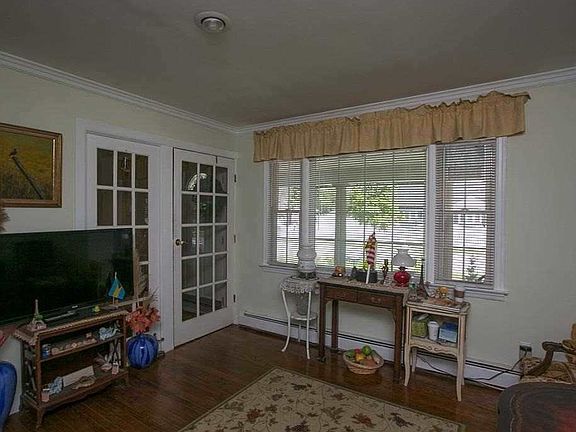 4th image of 100 Kensington Ct