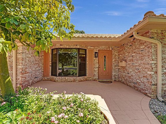 5th image of 640 SW 62nd Avenue