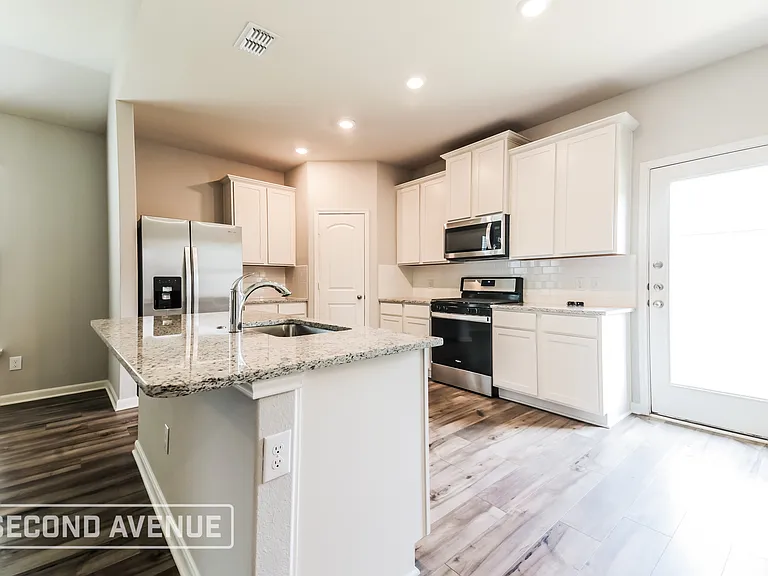 2020 Jeanine Dr — Photo 3