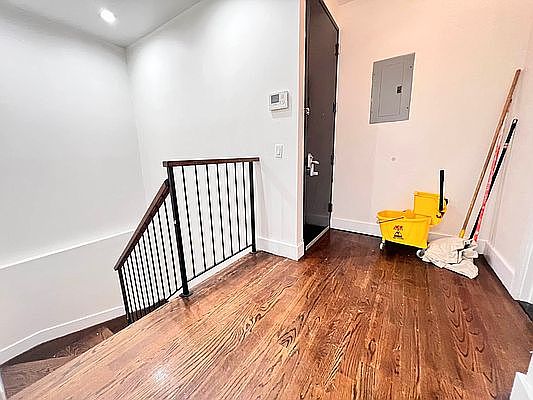 3rd image of 114 Woodbine St #1A