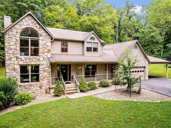 29 Hickory Ridge Rd, Morgantown, WV 26508