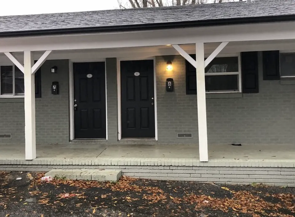 23 Alice Ave #1