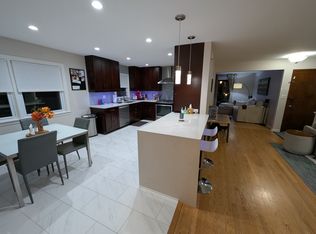 5110 Carol St APT 1, Skokie, IL 60077