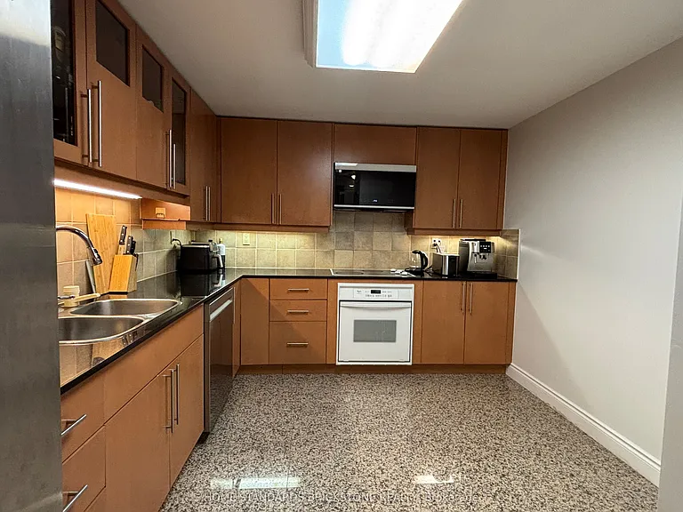 9 Greenbriar Rd #202 — Photo 13
