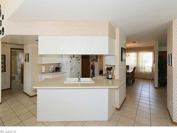5th image of 1530 SW 49th Ter